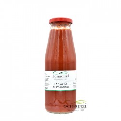 Fresh natural and artisanal tomato puree, produced in Salento in Puglia